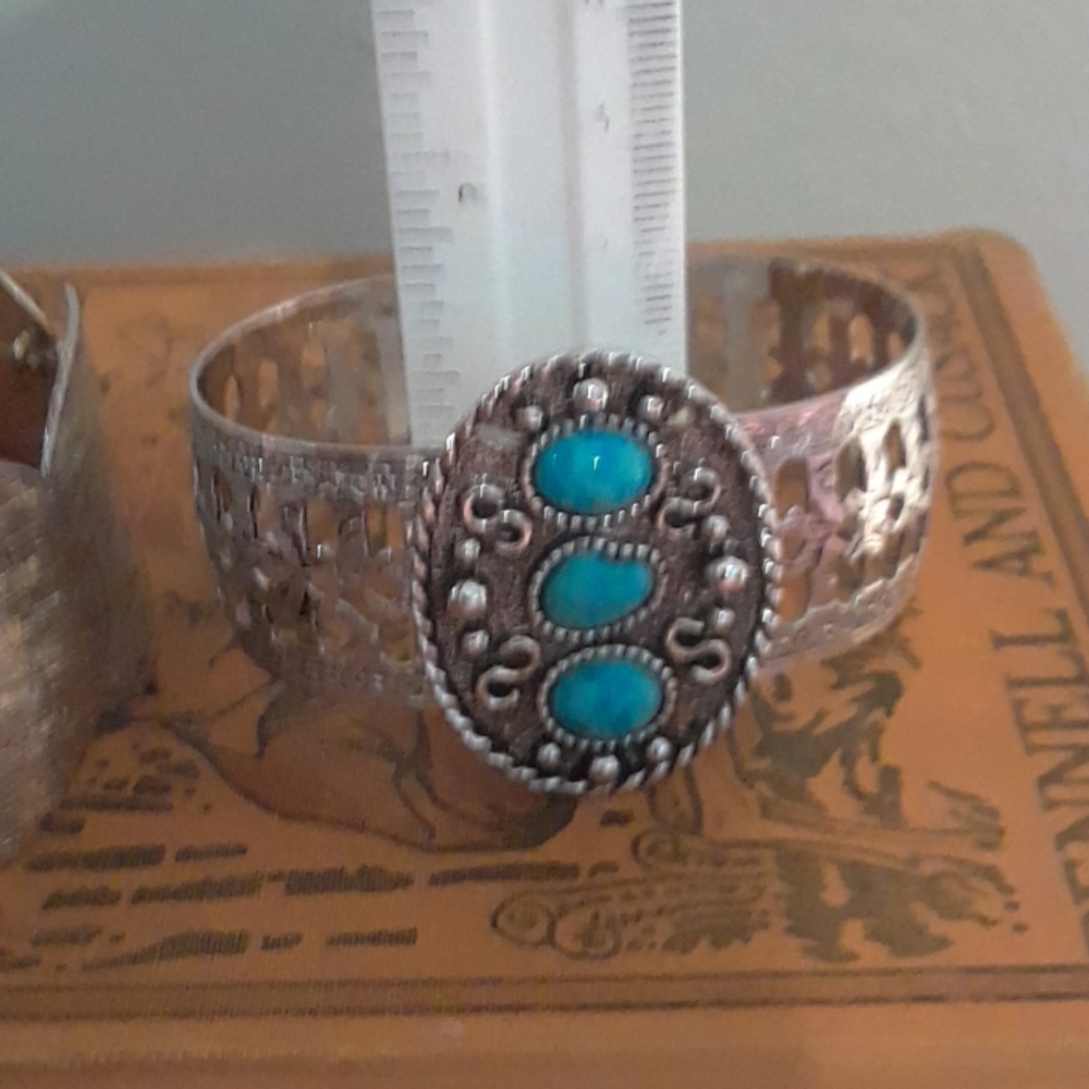Bracelets - Picture 2 of 4